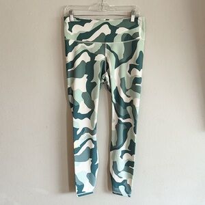 Under Armour Heatgear Camo Mint Green/Teal/Cream Women's Athletic Leggings Large